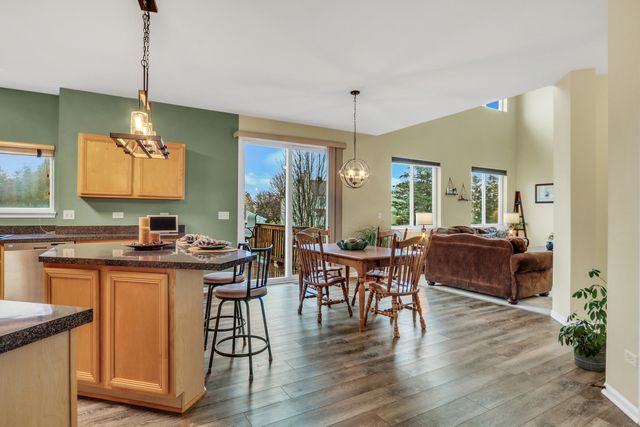 77 BRIDLEPATH Drive, Lindenhurst, IL 60046