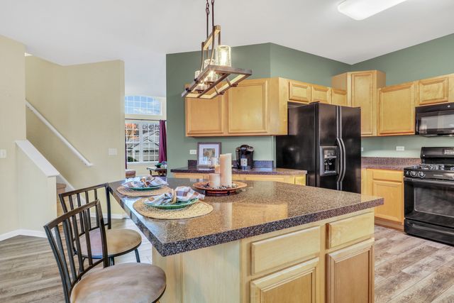 77 BRIDLEPATH Drive, Lindenhurst, IL 60046