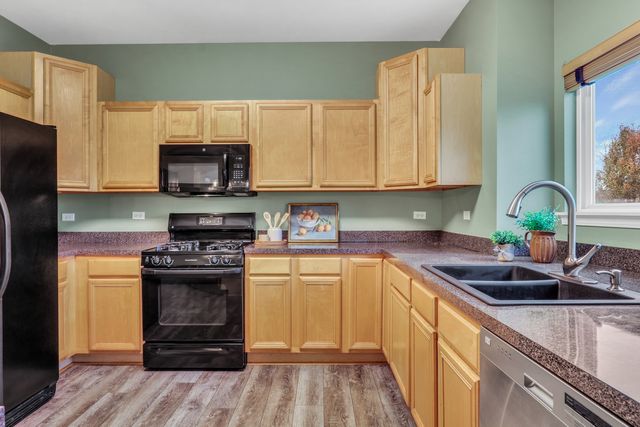 77 BRIDLEPATH Drive, Lindenhurst, IL 60046