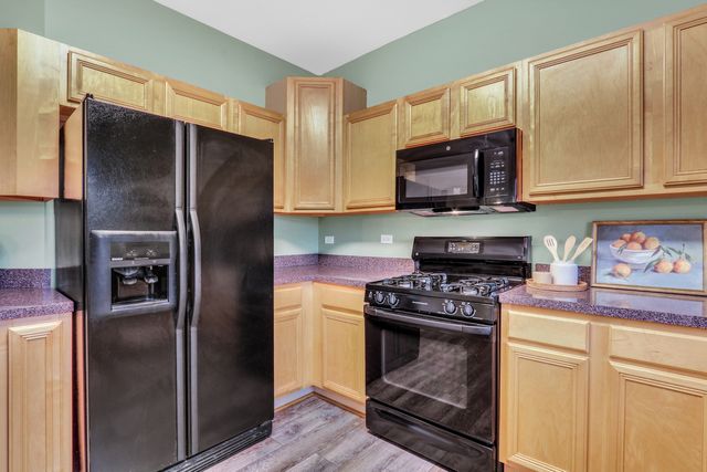 77 BRIDLEPATH Drive, Lindenhurst, IL 60046