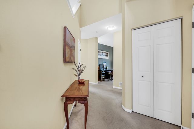 77 BRIDLEPATH Drive, Lindenhurst, IL 60046