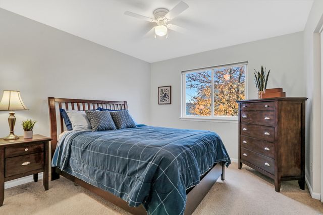 77 BRIDLEPATH Drive, Lindenhurst, IL 60046