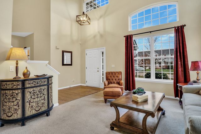 77 BRIDLEPATH Drive, Lindenhurst, IL 60046