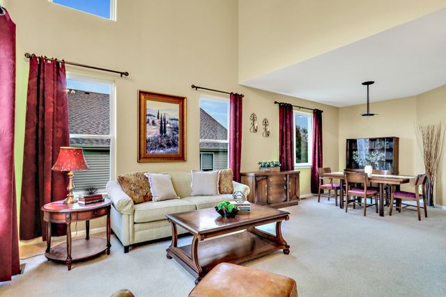 77 BRIDLEPATH Drive, Lindenhurst, IL 60046