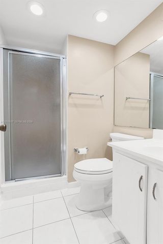 9370 SW 8th St 222, Boca Raton, FL 33428