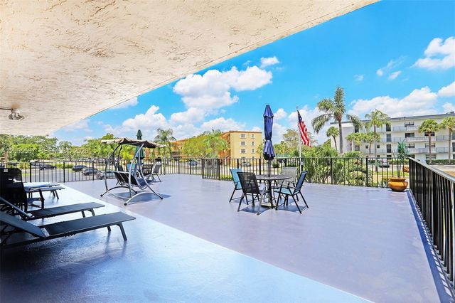 9370 SW 8th St 222, Boca Raton, FL 33428