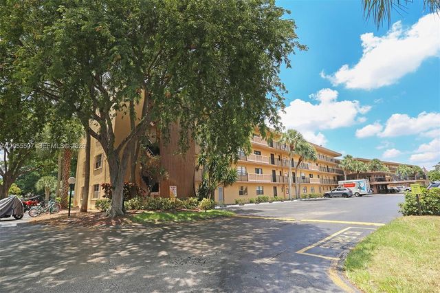9370 SW 8th St 222, Boca Raton, FL 33428