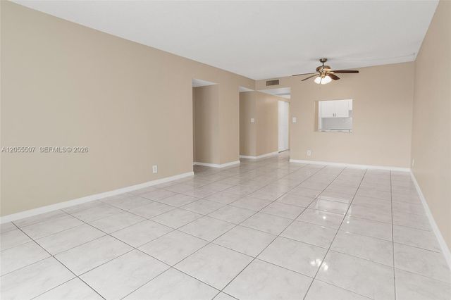 9370 SW 8th St 222, Boca Raton, FL 33428