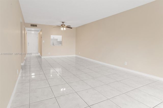 9370 SW 8th St 222, Boca Raton, FL 33428