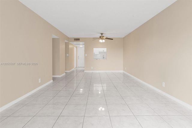9370 SW 8th St 222, Boca Raton, FL 33428