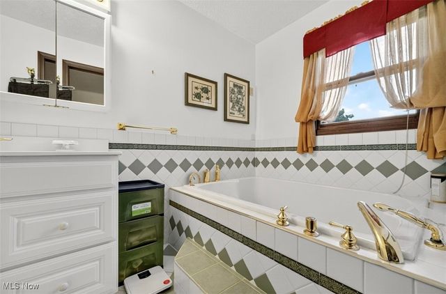 33771 Canterbury Road, Solon, OH 44139