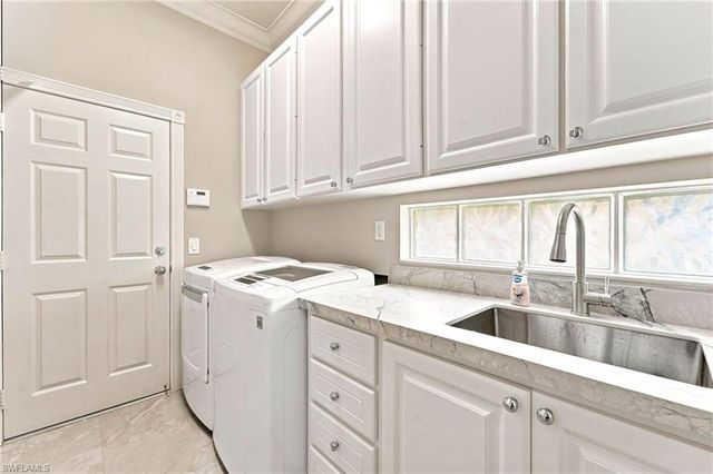 8543 Alessandria CT, Naples, FL 34114