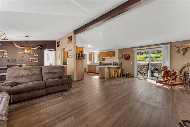 17257 Hooker Creek Road, Cottonwood, CA 96022