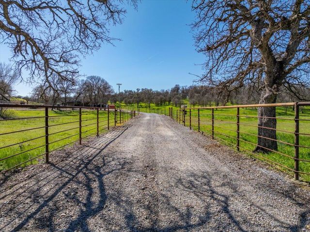17257 Hooker Creek Road, Cottonwood, CA 96022