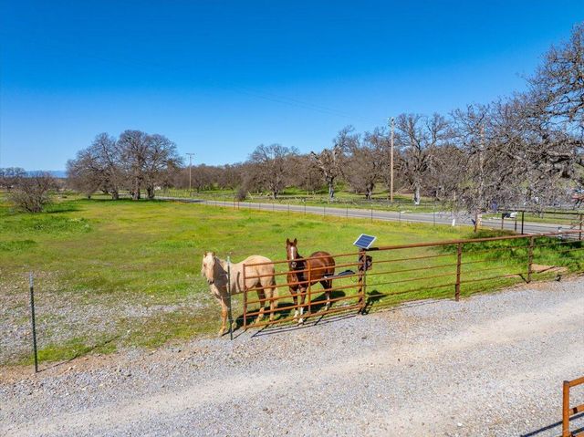 17257 Hooker Creek Road, Cottonwood, CA 96022