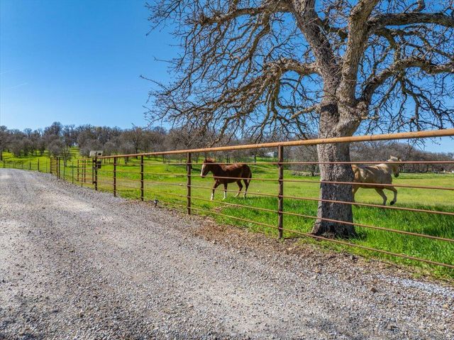 17257 Hooker Creek Road, Cottonwood, CA 96022