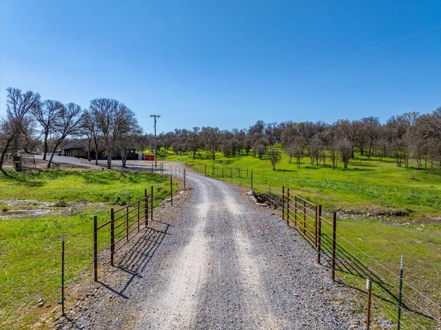 17257 Hooker Creek Road, Cottonwood, CA 96022