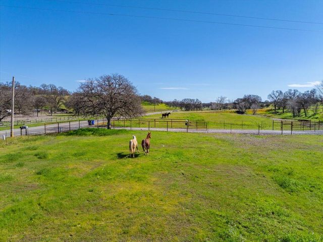 17257 Hooker Creek Road, Cottonwood, CA 96022