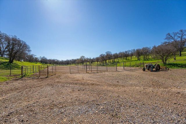 17257 Hooker Creek Road, Cottonwood, CA 96022