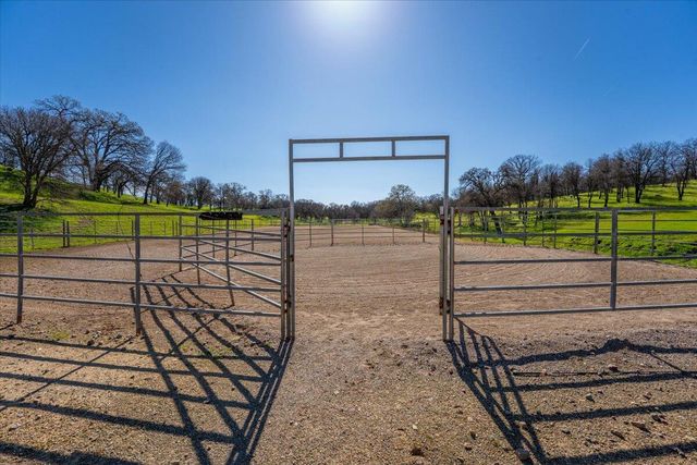 17257 Hooker Creek Road, Cottonwood, CA 96022