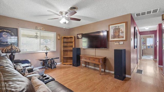 445 Northgate Dr, Manteca, CA 95336
