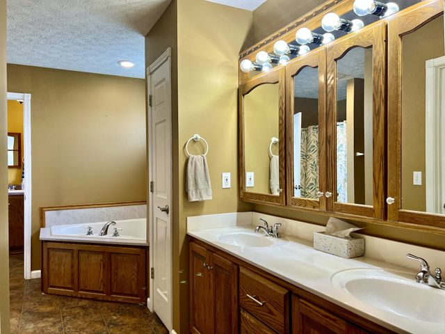 1513 Charlie Butts Rd, Franklin, KY 42134
