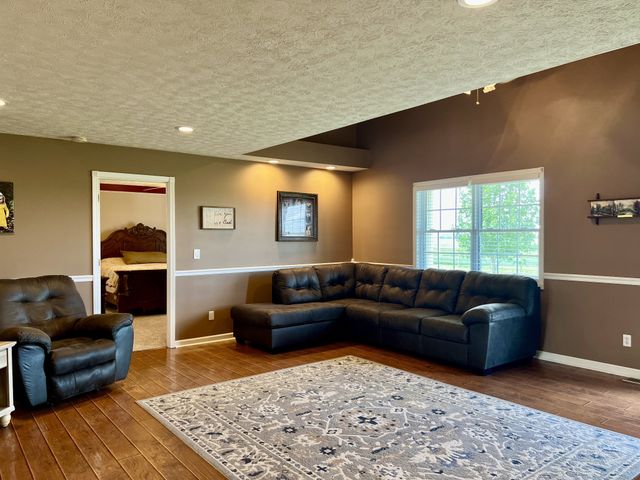 1513 Charlie Butts Rd, Franklin, KY 42134