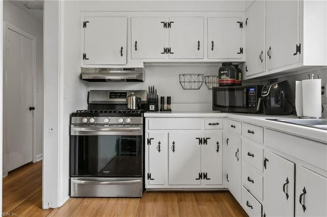 28 Brookfield DR, Hampton, VA 23666