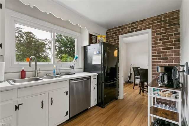 28 Brookfield DR, Hampton, VA 23666