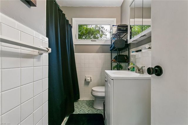 28 Brookfield DR, Hampton, VA 23666