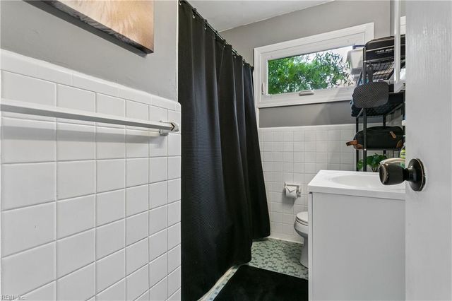 28 Brookfield DR, Hampton, VA 23666
