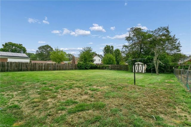28 Brookfield DR, Hampton, VA 23666