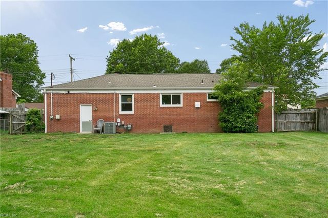 28 Brookfield DR, Hampton, VA 23666