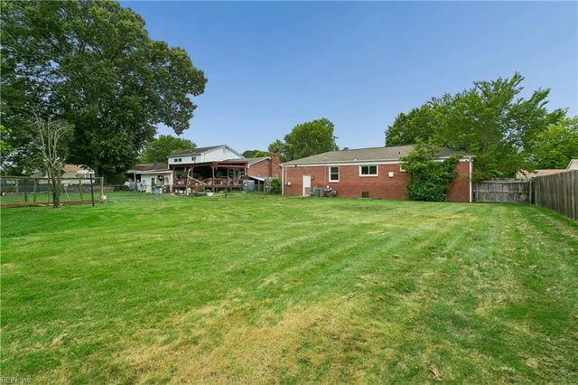 28 Brookfield DR, Hampton, VA 23666
