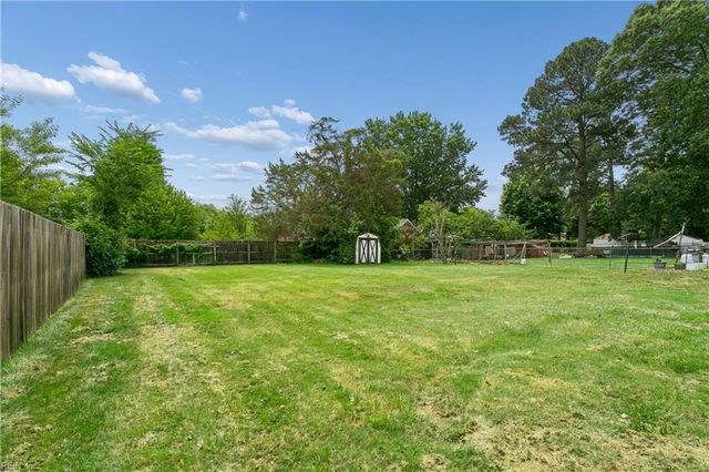 28 Brookfield DR, Hampton, VA 23666
