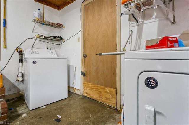 28 Brookfield DR, Hampton, VA 23666