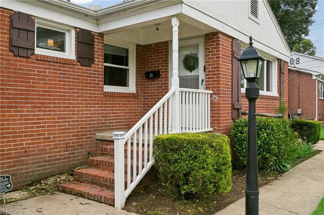 28 Brookfield DR, Hampton, VA 23666