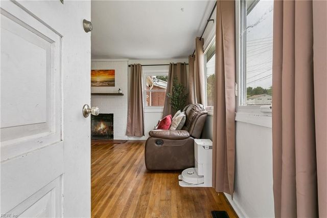 28 Brookfield DR, Hampton, VA 23666