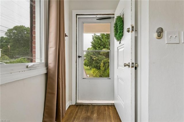 28 Brookfield DR, Hampton, VA 23666