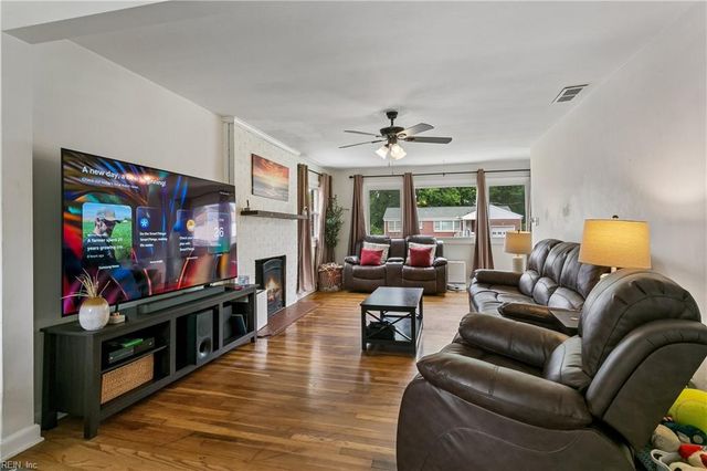 28 Brookfield DR, Hampton, VA 23666