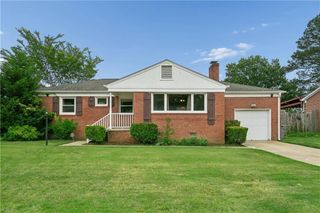 28 Brookfield DR, Hampton, VA 23666