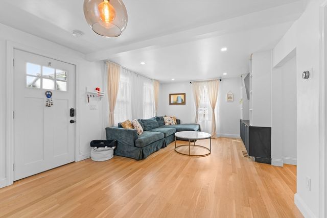 100 Ashland St, Lynn, MA 01905