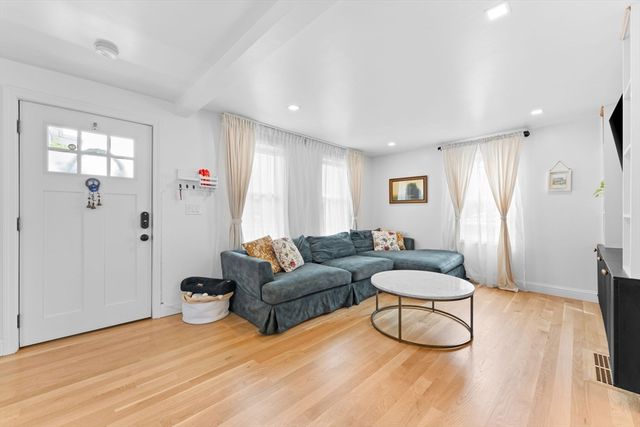 100 Ashland St, Lynn, MA 01905