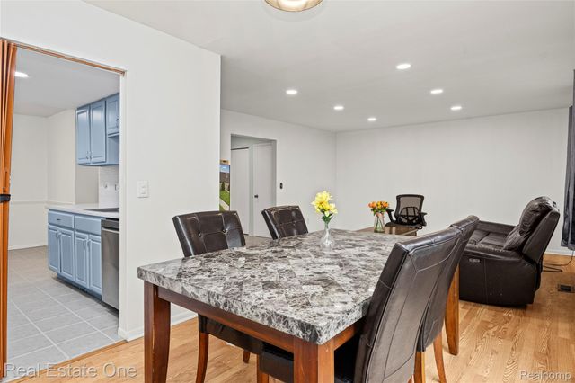959 Kirts Boulevard, Troy, MI 48084