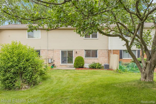 959 Kirts Boulevard, Troy, MI 48084