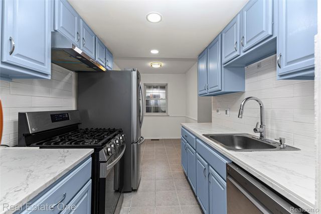 959 Kirts Boulevard, Troy, MI 48084