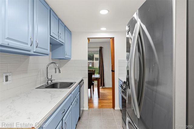 959 Kirts Boulevard, Troy, MI 48084