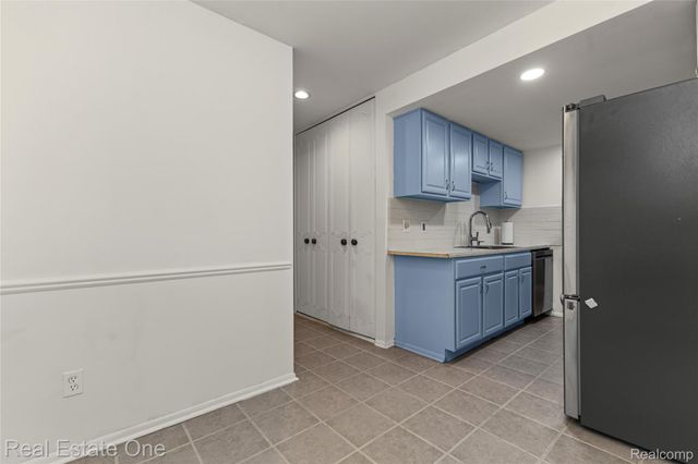 959 Kirts Boulevard, Troy, MI 48084