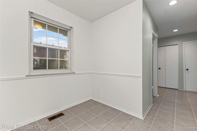 959 Kirts Boulevard, Troy, MI 48084
