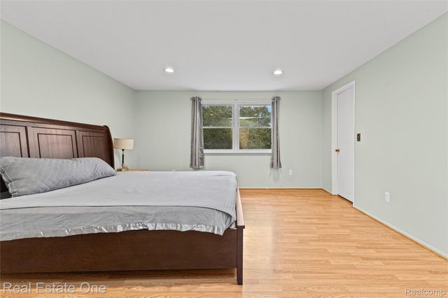 959 Kirts Boulevard, Troy, MI 48084